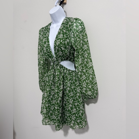 NWT Abercrombie & Fitch Long-sleeve sheer Green Floral Cutout Dress - Small - Picture 5 of 10
